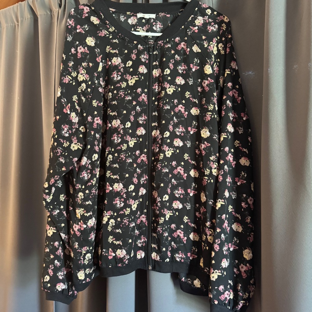 Maurices Women Black Floral Zip Up Bomber Jacket Lightweight Size 2 Plus H0617